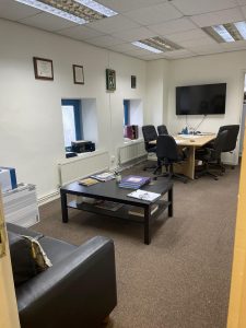 Tolworth. First Floor Office – To Let