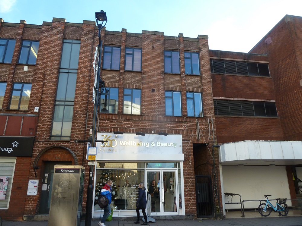 First Floor Offices located in Surbiton Town Centre – To Let