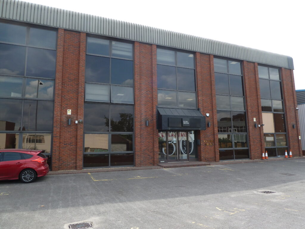 Second Floor Modern Office Space with Parking – To Let – Chessington